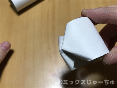 ネズミの鼻先のように形を整えます。